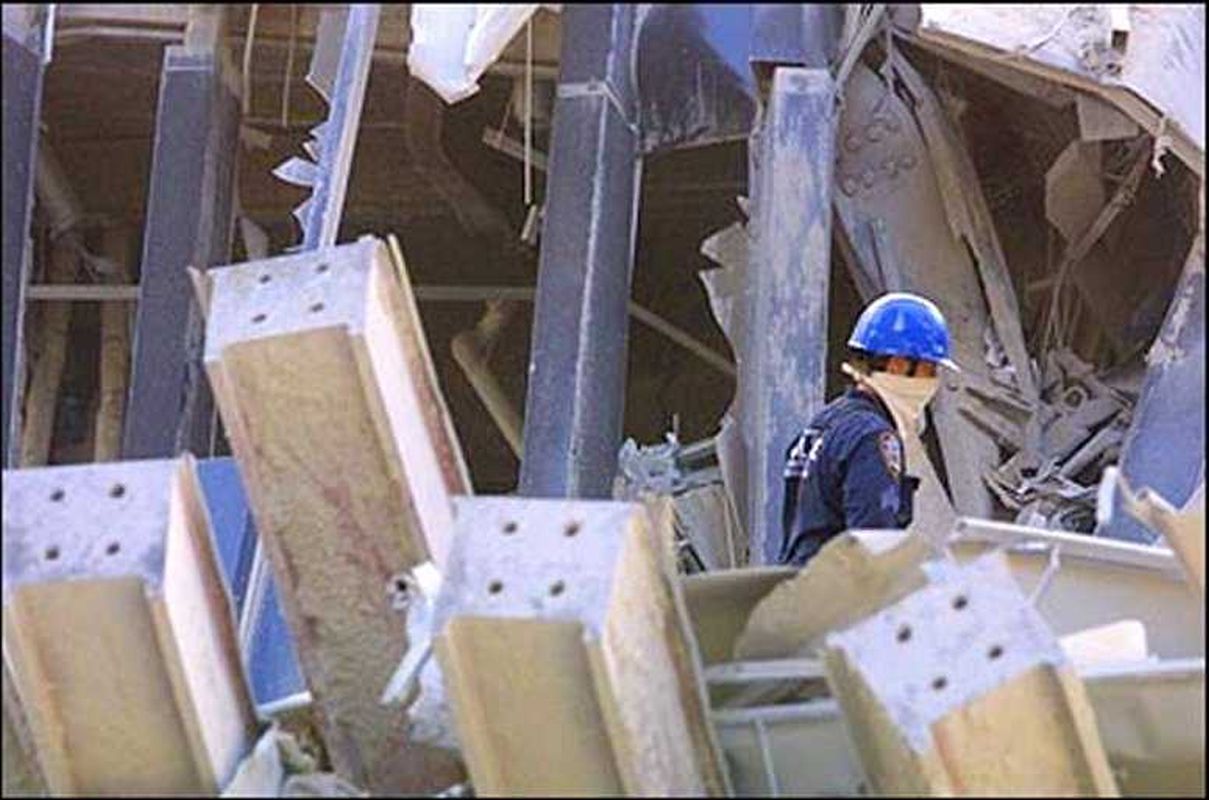 wtc_man_girders.jpg